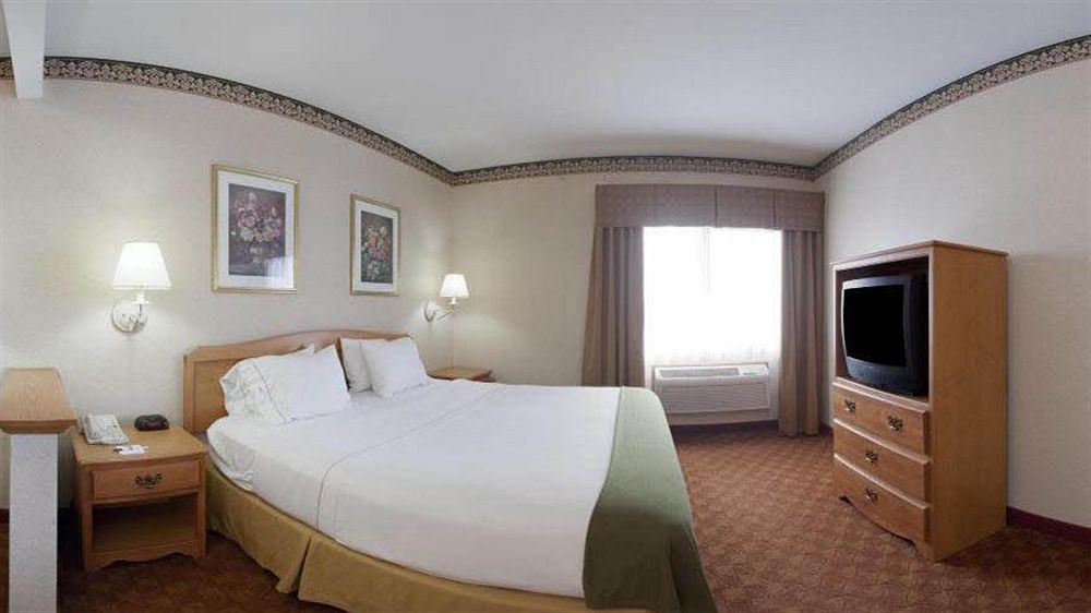 Holiday Inn Express Hotel & Suites Wauseon By Ihg Exterior photo